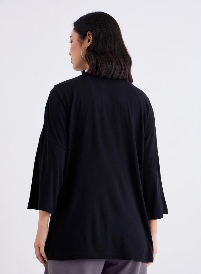 ستايلي تيشيرت فضفاض بتفاصيل شارة - Image 4